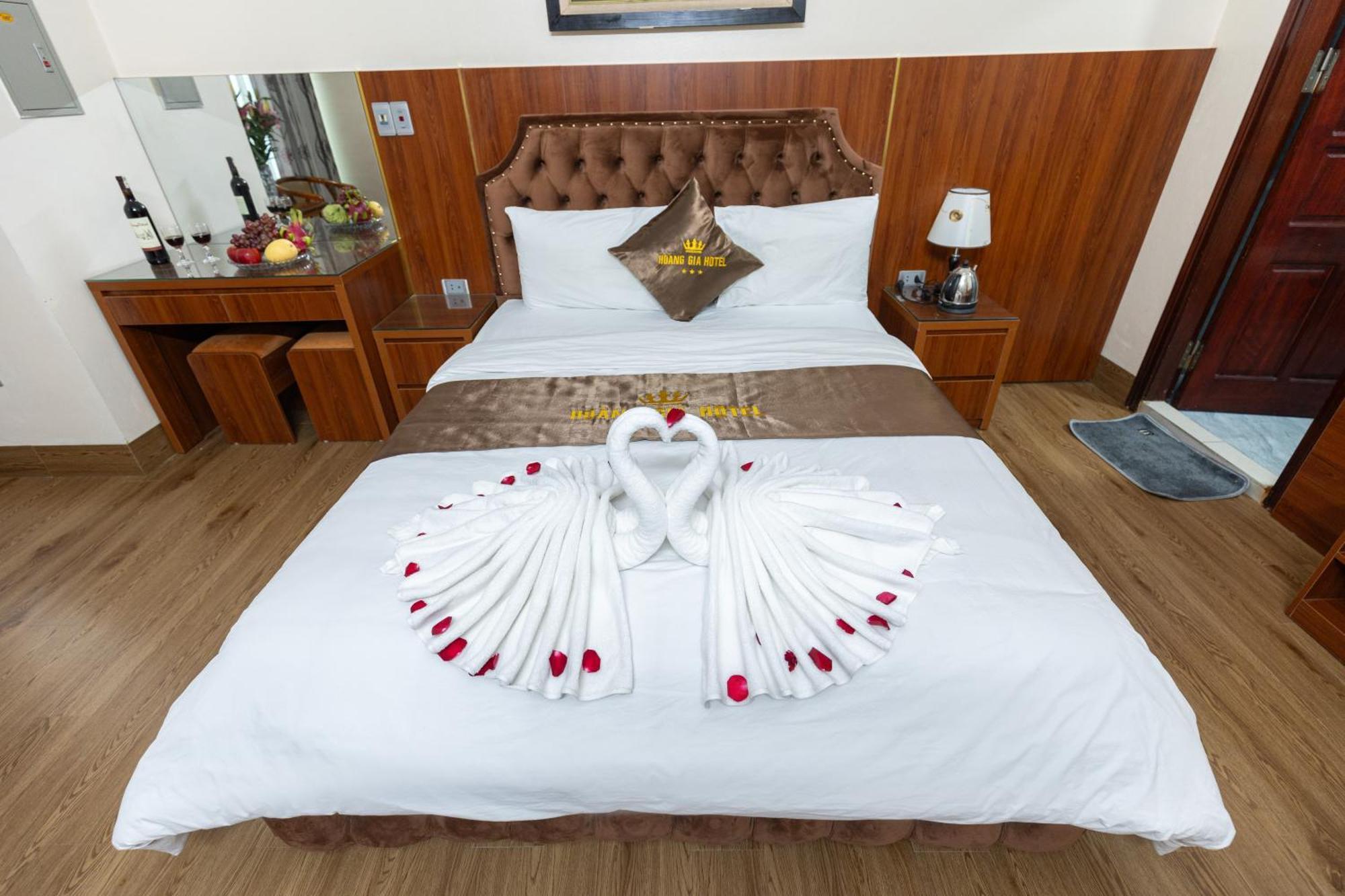 Hoang Gia Hotel Dong Anh Exterior photo